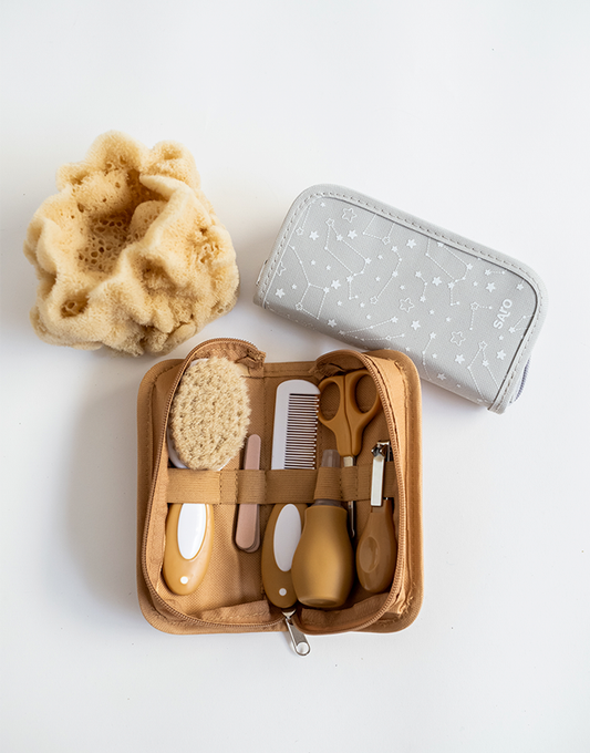 Saro Borsa Kit da Toilette per Bebè Marrone - Emotions Toy