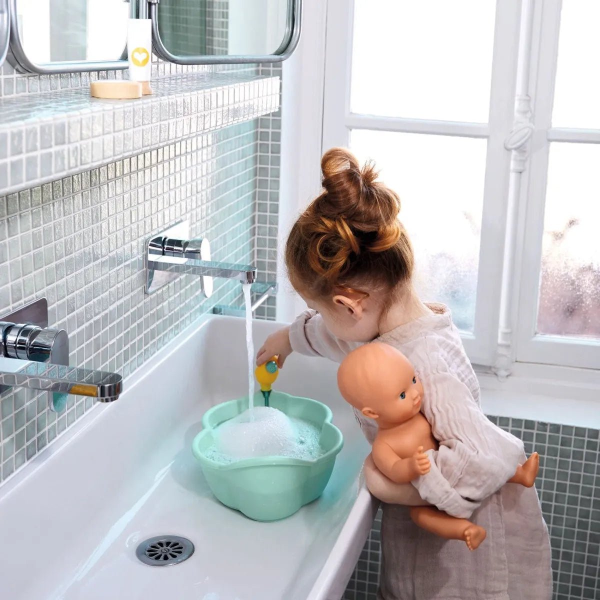 Djeco Pomea Bambola Baby Olive - Emotions Toy