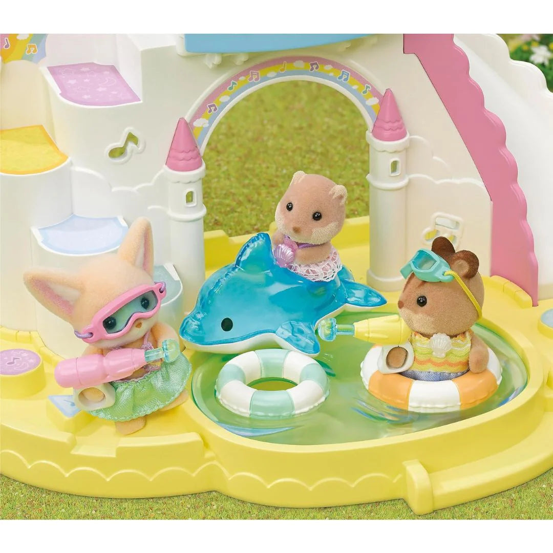 Epoch 5749 Sylvanian Families Amici dell'asilo: trio in piscina