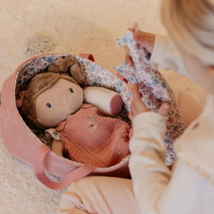 Bambola in tessuto Little Dutch per neonati, bambola rosa morbida e cullabile per i più piccoli.
