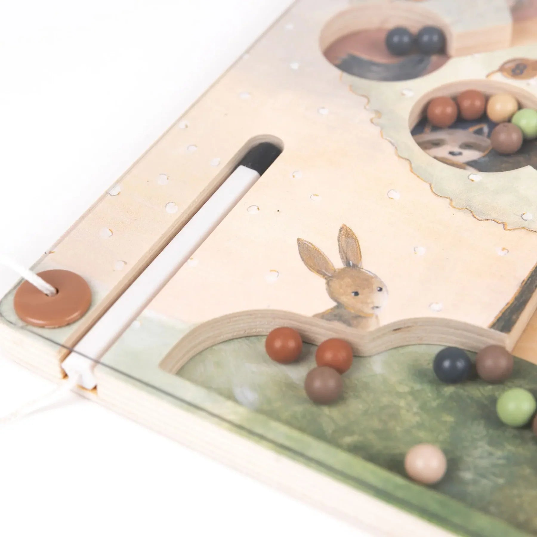 Labirinto magnetico albero Egmont Toys, gioco educativo con bastoncini colorati e percorsi su una base a forma di albero.