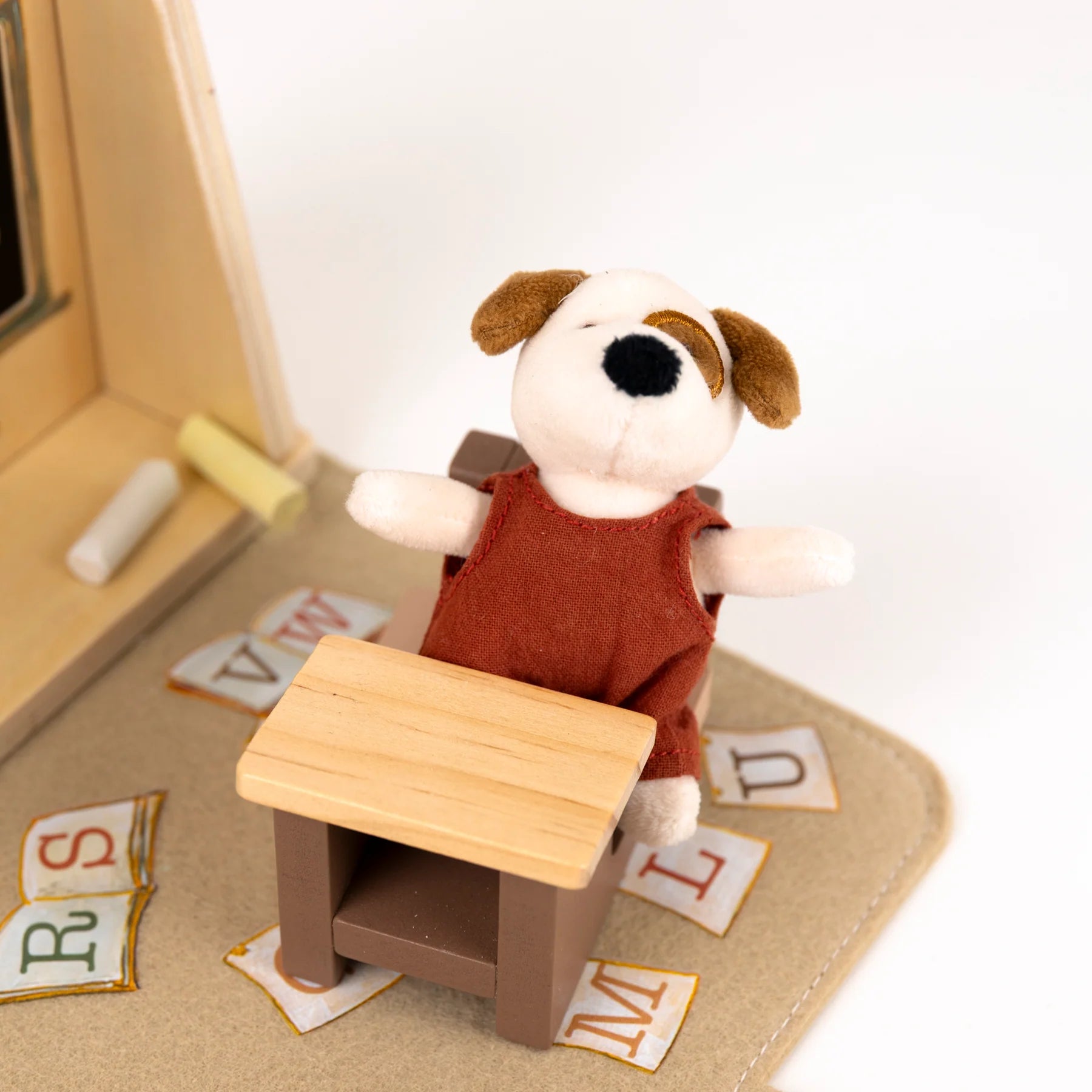 Casa delle bambole Egmont Toys Scuola di Eddie il cane, mini mondo, con dettagli realistici, per gioco e decorazione.