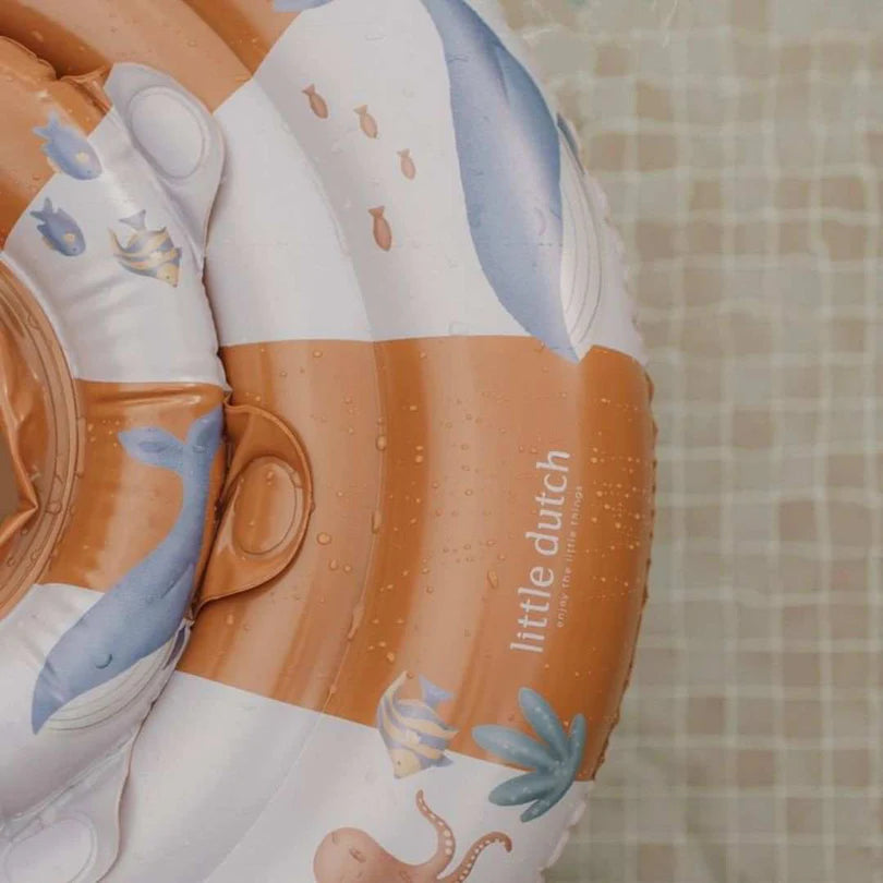 Salvagente gonfiabile Little Dutch Ocean World per bambini, colorato e sicuro, ideale per il mare e le attività acquatiche infantili.