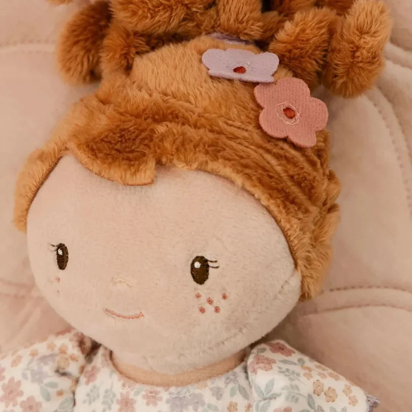 Bambola di pezza Ava di 35 cm di Little Dutch, bambola in tessuto morbido con dettagli colorati e dolci espressioni.