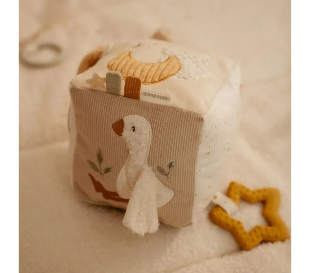 Cubo attività morbido per neonati Little Dutch Forest Friends, gioco educativo con colori naturali e texture morbide.