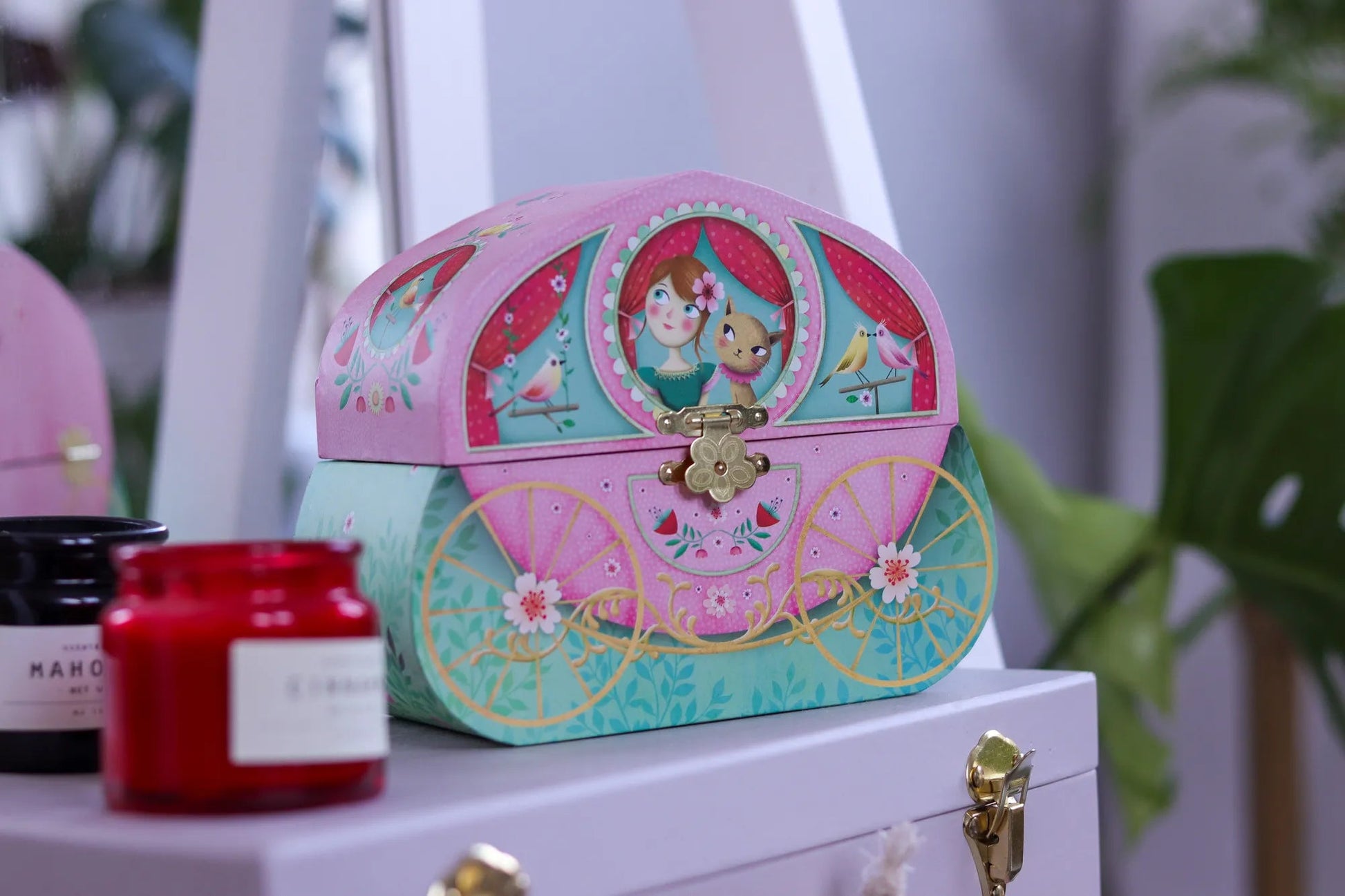 Djeco Little Big room Carillon Portagioie Giro in Carrozza - Emotions Toy