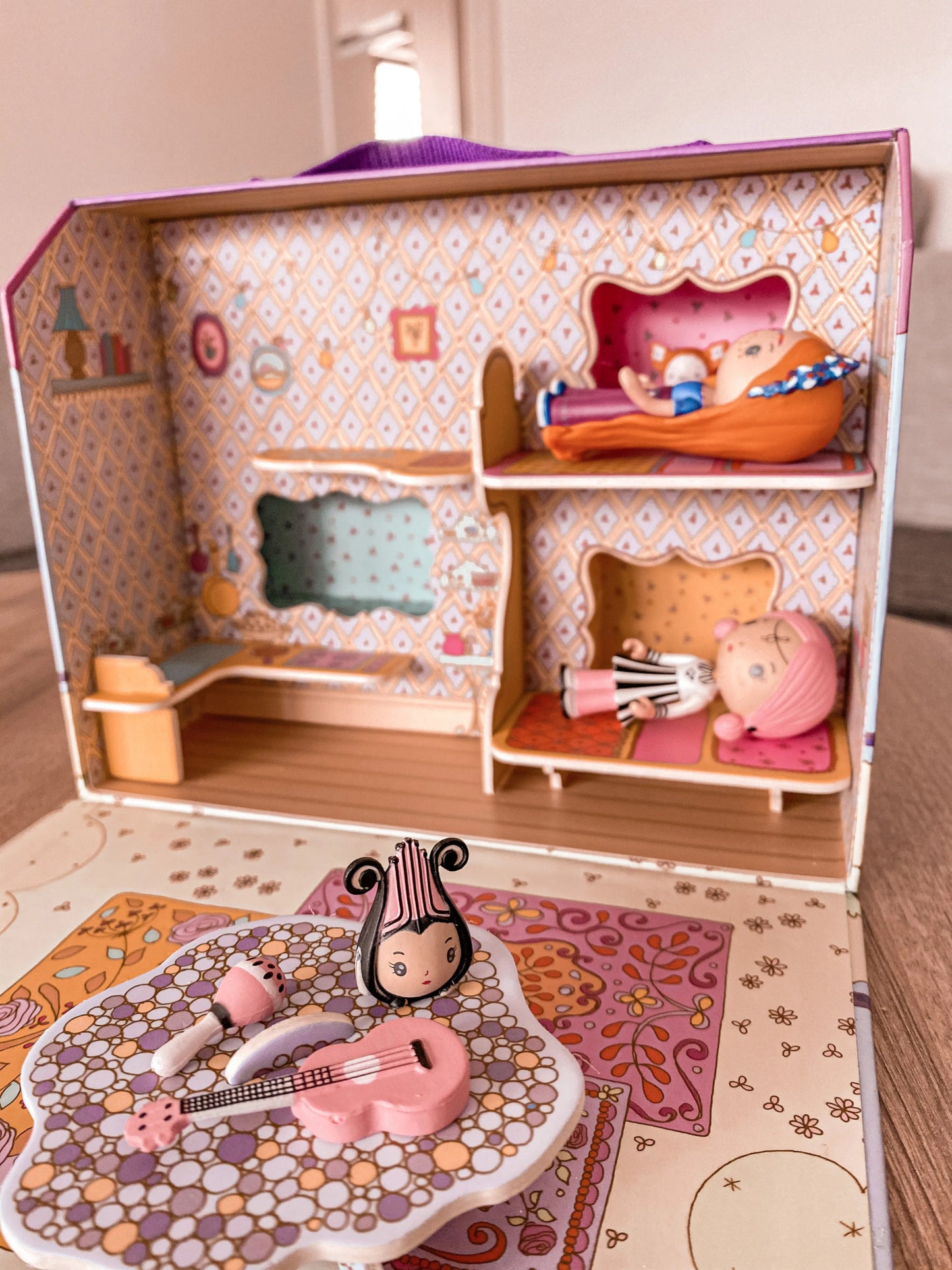 Djeco Tinyly Casetta di Bluchka & Indie - Emotions Toy