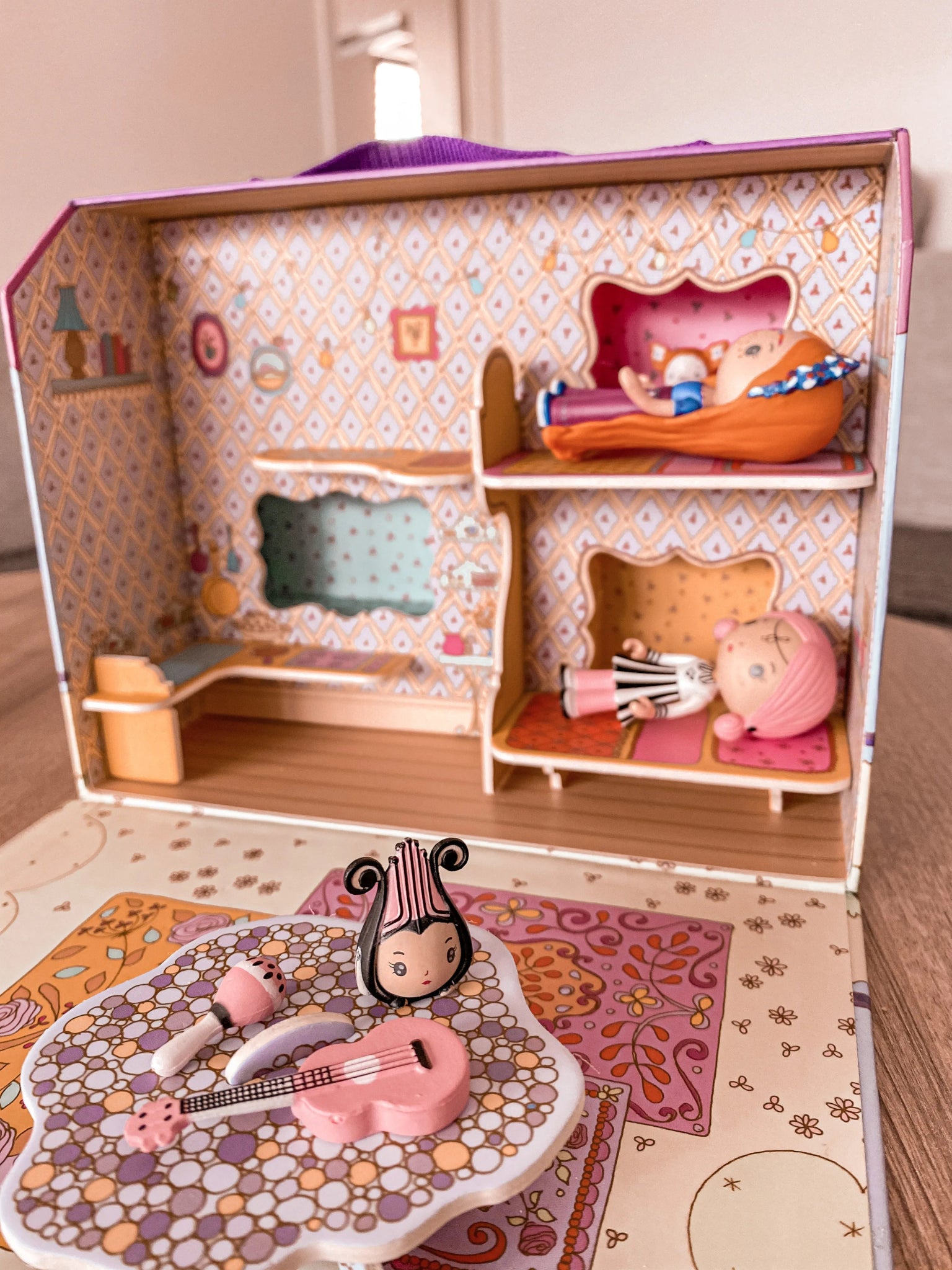 Djeco Tinyly Casetta di Bluchka & Indie - Emotions Toy