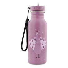 Borraccia Trixie da 500 ml con design Mrs. Peacock, ideale per l’acqua di cani e gatti, in plastica resistente e colorata.