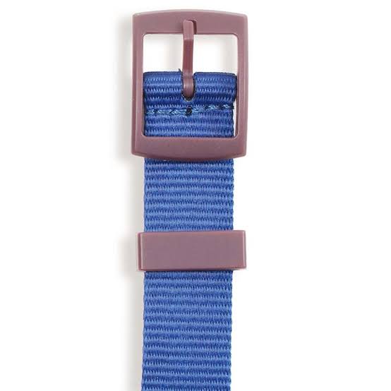 Orologio digitale Djeco Ticlock con display digitale e suoni, colore blu, mostrato in primo piano con dettagli del design.