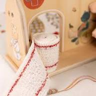 Casa delle bambole Egmont Toys con Dotto Bart e maiale mini, dettaglio della casa del mondo dei giocattoli in immagine