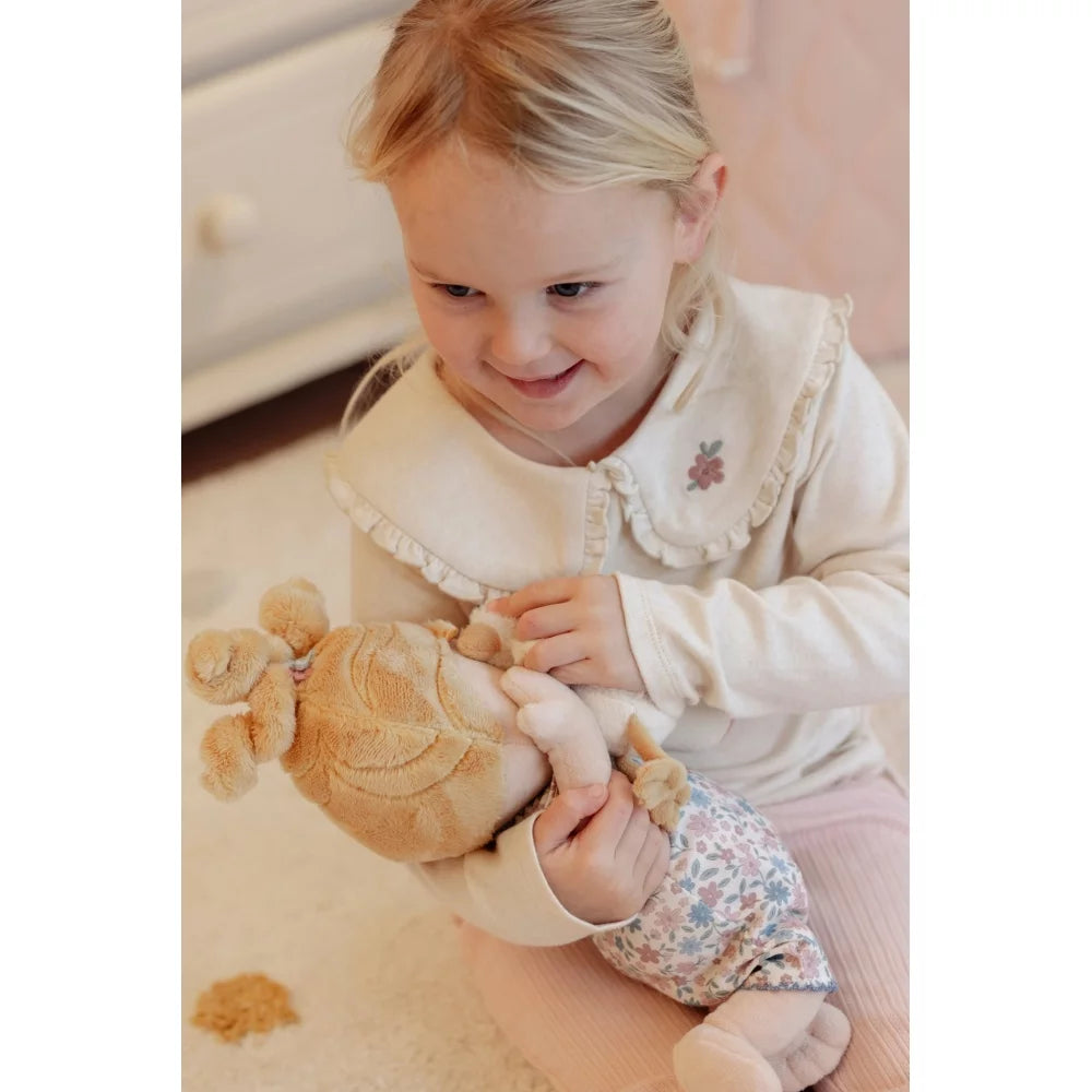 Bambola in tessuto Little Dutch Julia di 40 cm, morbida e adorabile, ideale per bambini e collezioni di giocattoli in tessuto.
