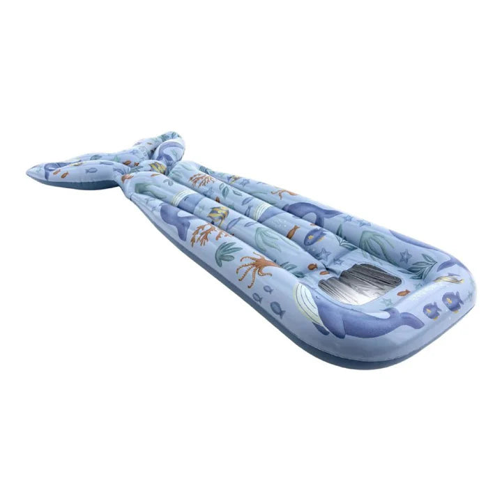 Materassino Little Dutch Ocean World con coda, gioco da mare con design marino e coda colorata, ideale per spiaggia o piscina.