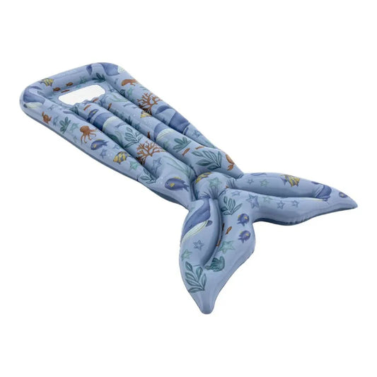 Materassino Little Dutch Ocean World con coda, giocoso e colorato, ideale per il mare e le attività estive per bambini.